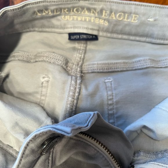 EUC AEO Light Ripped Super Stretch Jeggings Sz 2 Regular - Picture 3 of 6